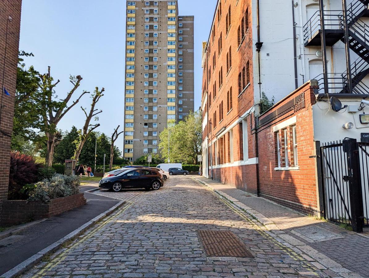 Cozy Central Apartments - With Private Kitchens & Bathrooms Portsmouth Exteriér fotografie