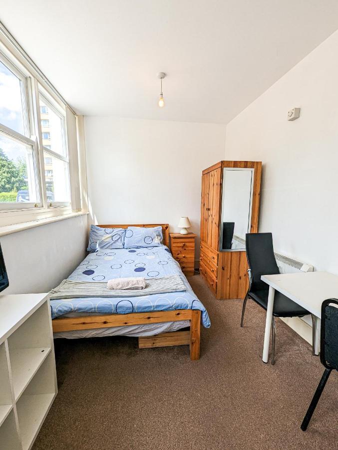 Cozy Central Apartments - With Private Kitchens & Bathrooms Portsmouth Exteriér fotografie