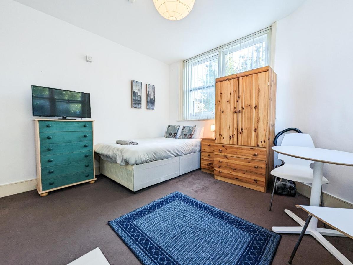 Cozy Central Apartments - With Private Kitchens & Bathrooms Portsmouth Exteriér fotografie