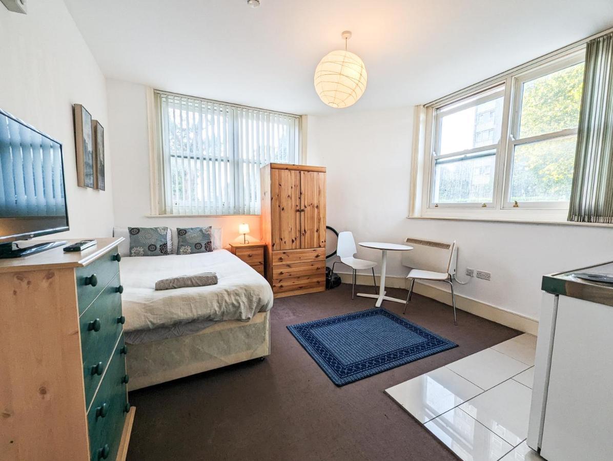 Cozy Central Apartments - With Private Kitchens & Bathrooms Portsmouth Exteriér fotografie